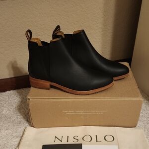 NIB Nisolo Black Leather Chelsea Boot - 7.5